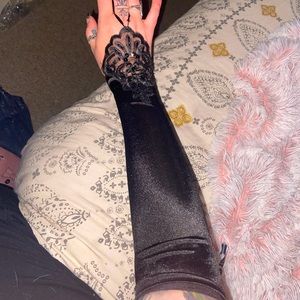Burlesque style satin gloves